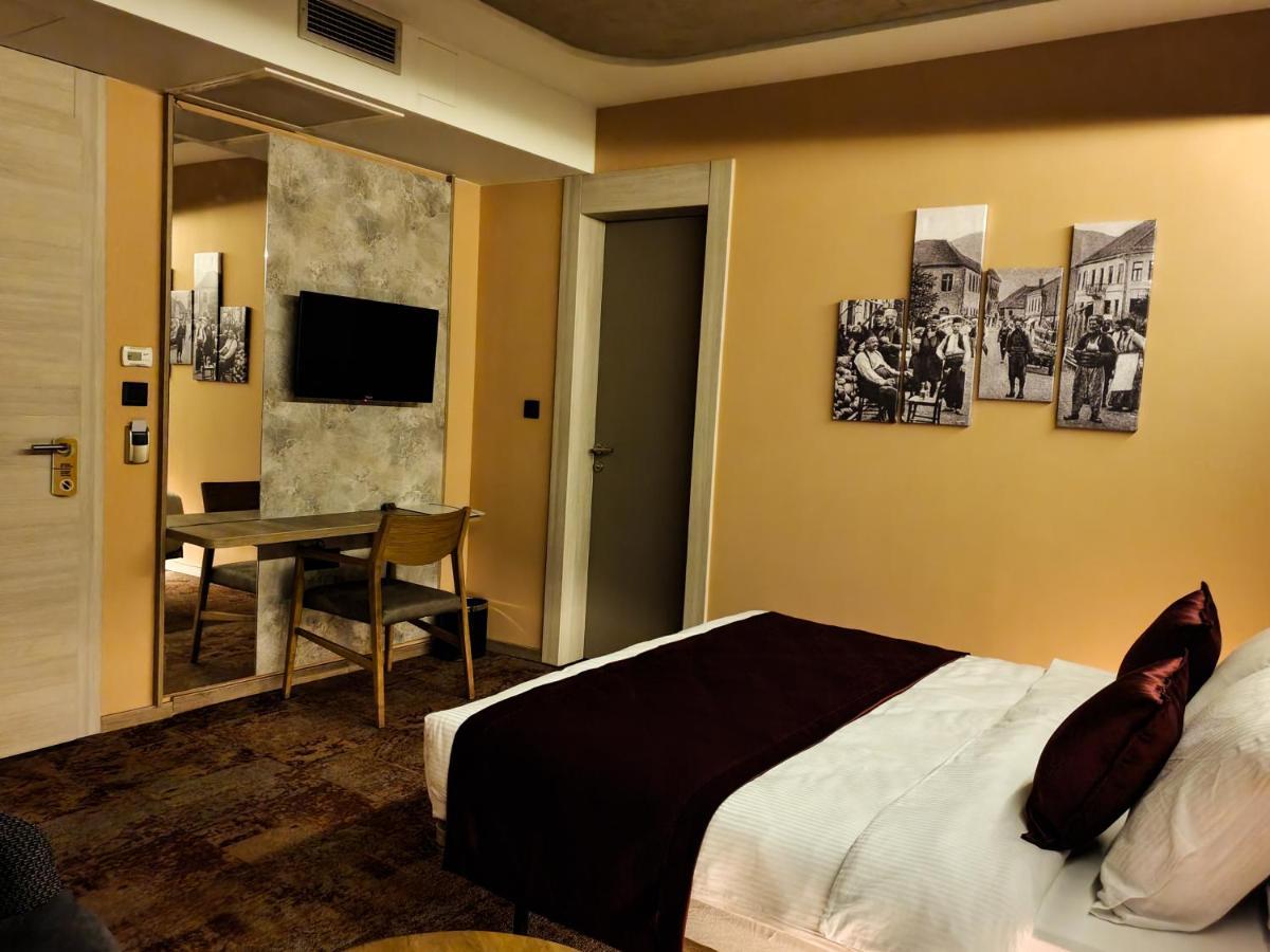 Hotel City Code Zeniça Dış mekan fotoğraf