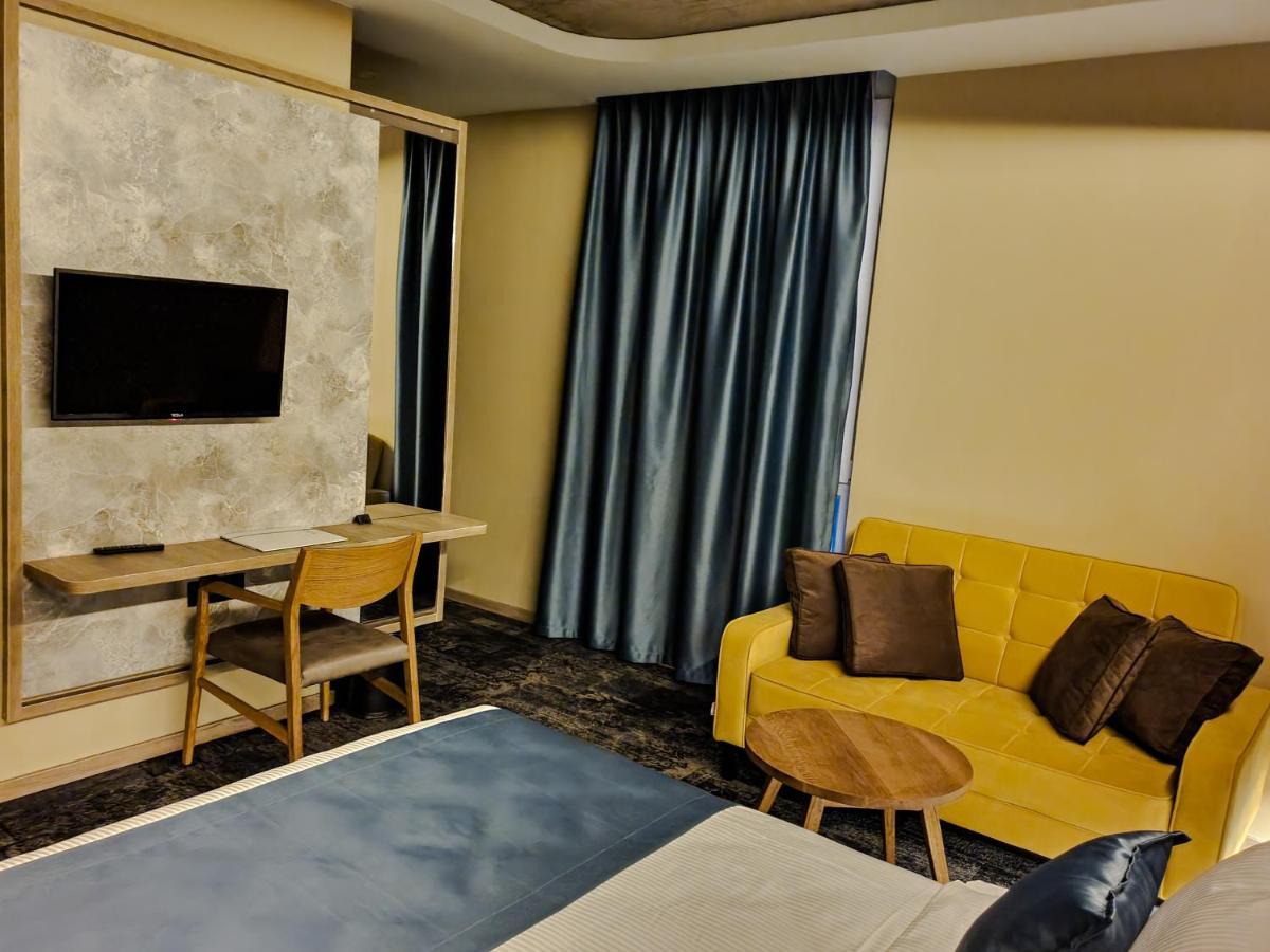 Hotel City Code Zeniça Dış mekan fotoğraf