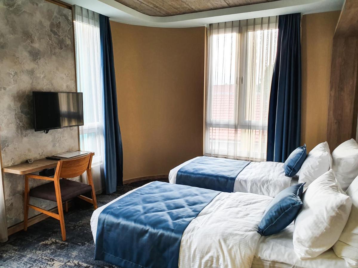 Hotel City Code Zeniça Dış mekan fotoğraf