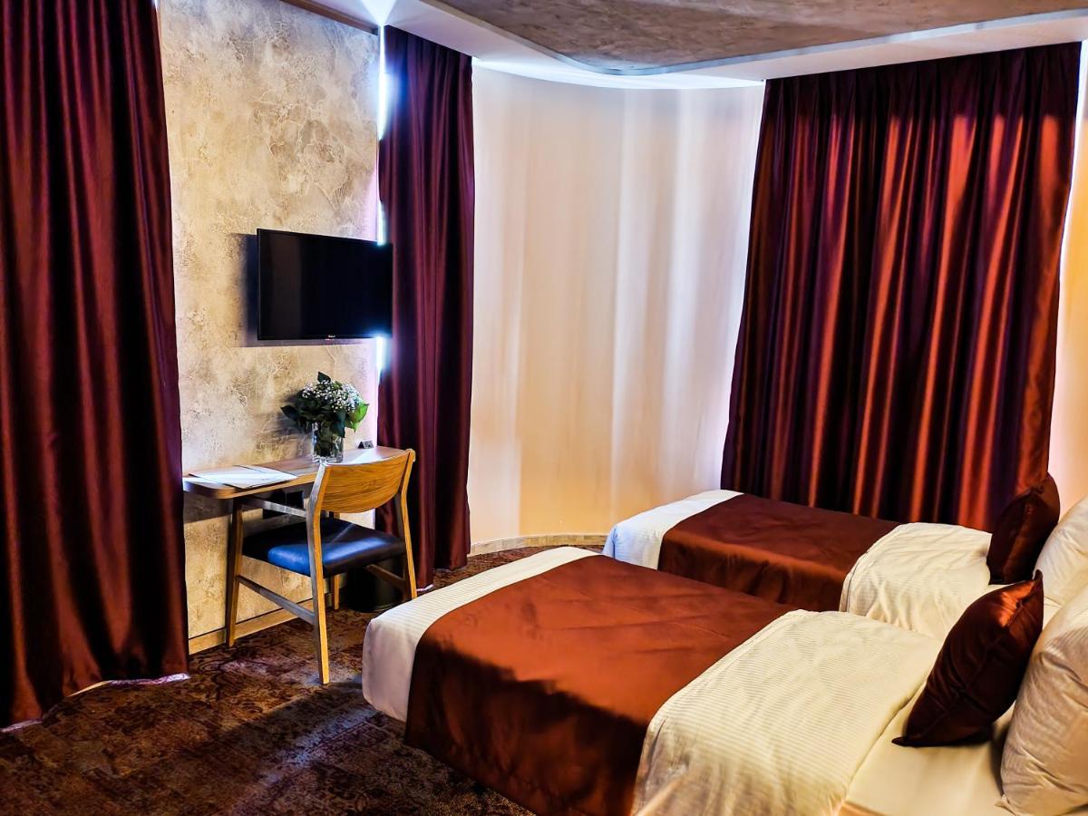 Hotel City Code Zeniça Dış mekan fotoğraf