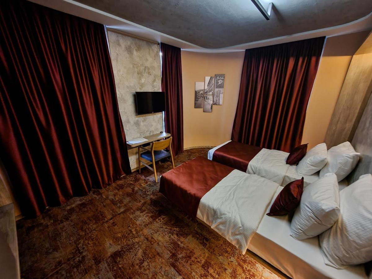 Hotel City Code Zeniça Dış mekan fotoğraf