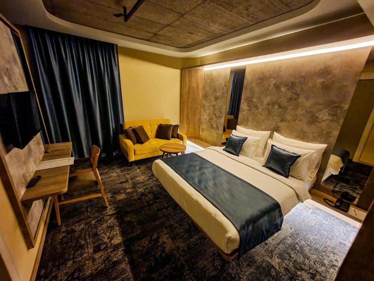 Hotel City Code Zeniça Dış mekan fotoğraf