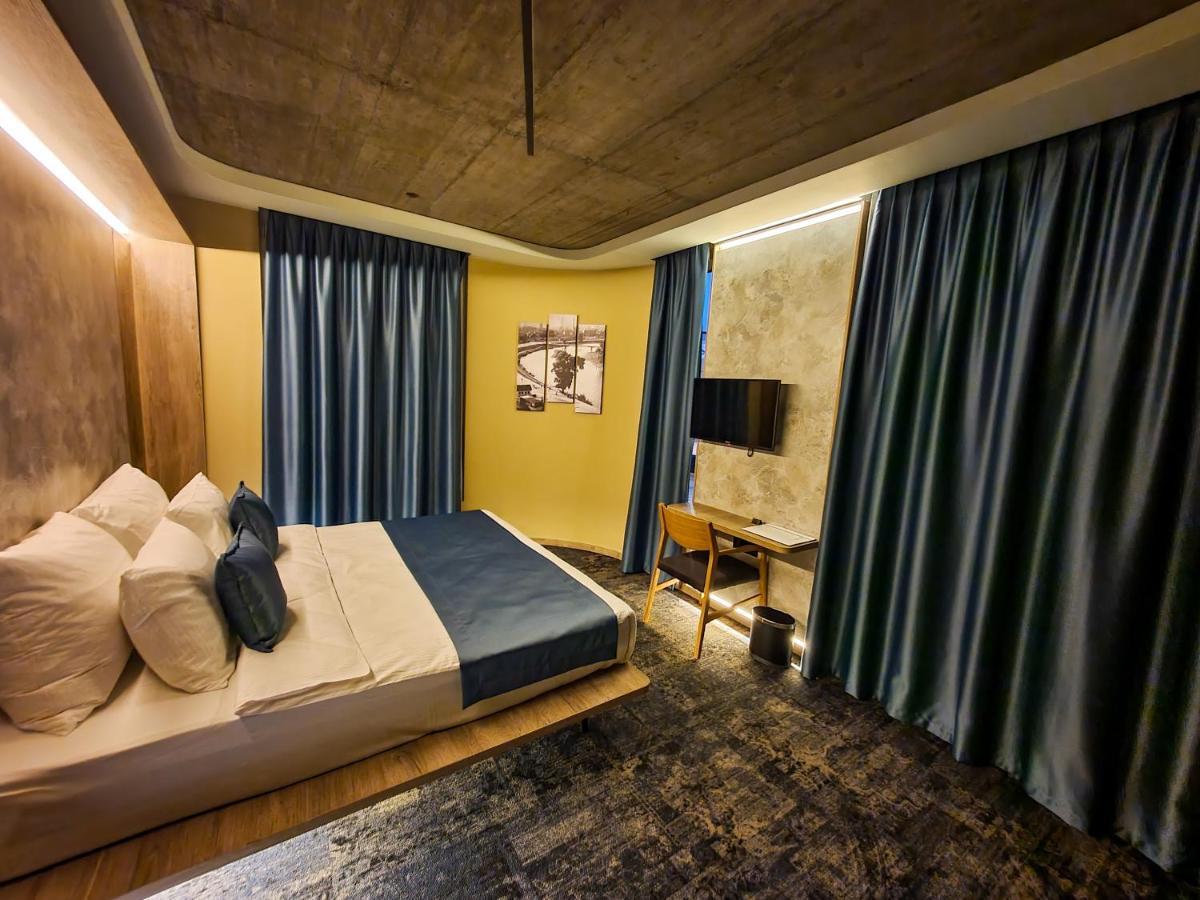 Hotel City Code Zeniça Dış mekan fotoğraf